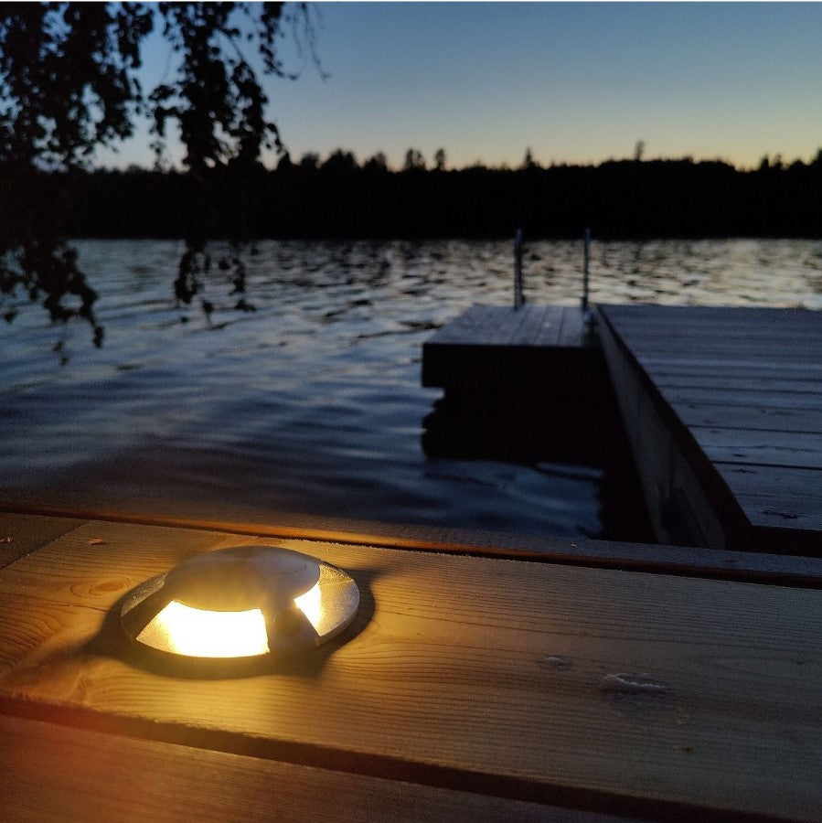 Terassivalo FTLIGHT Marina 24V hämärässä